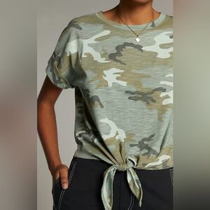Sanctuary Nwot Jaya camouflage front tie tee